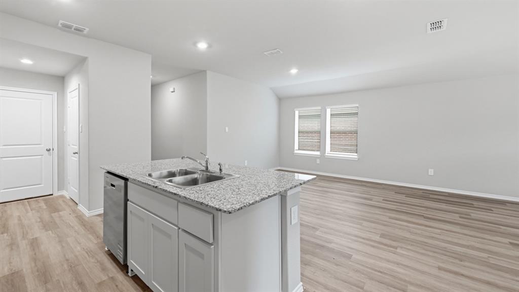 1906 Cherokee Lane Cleburne, TX 76033 - Photo 3 of 28