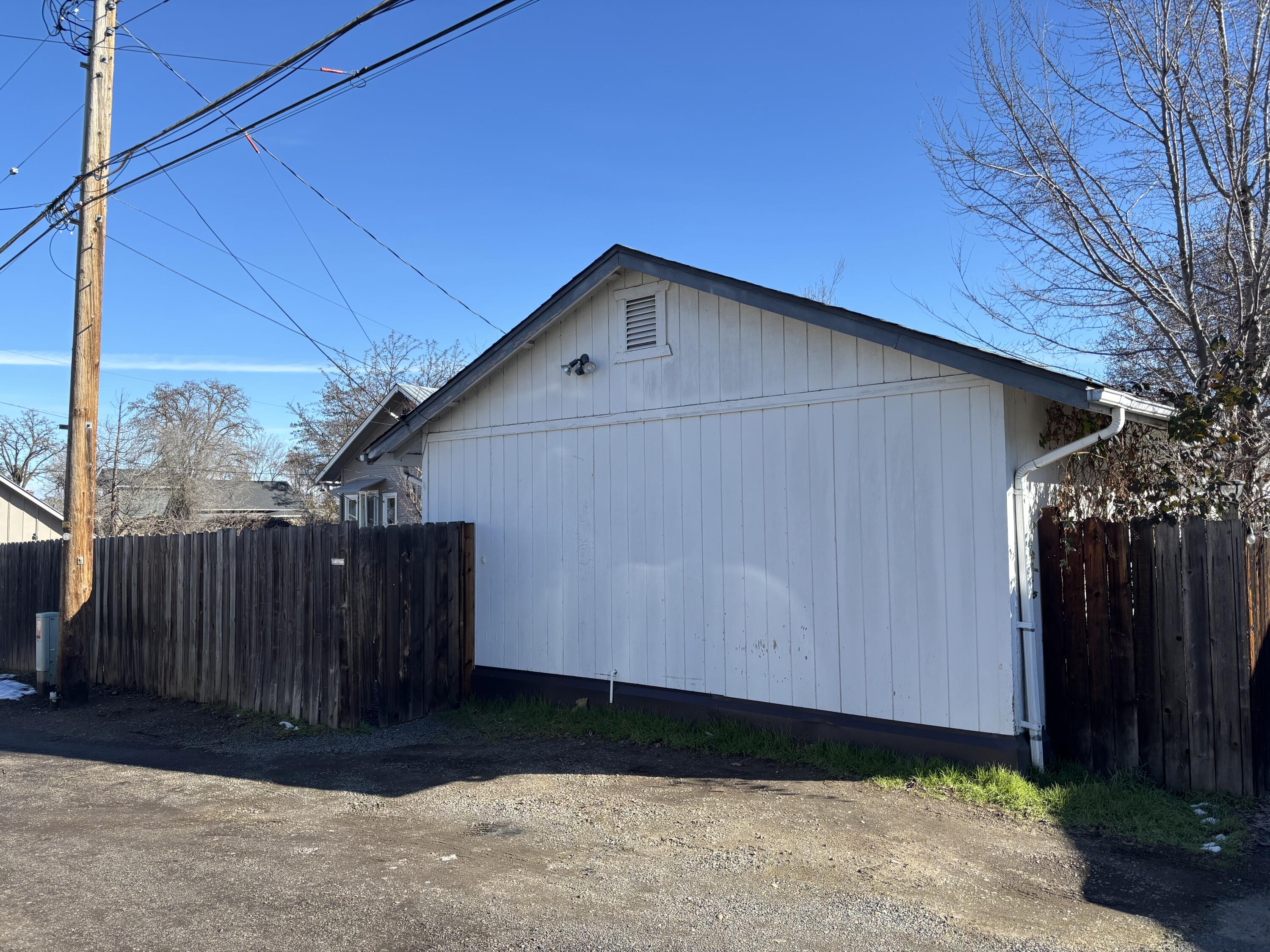 537 Laurel Street Central Point, OR 97502 - Photo 23 of 27 IMG_8005