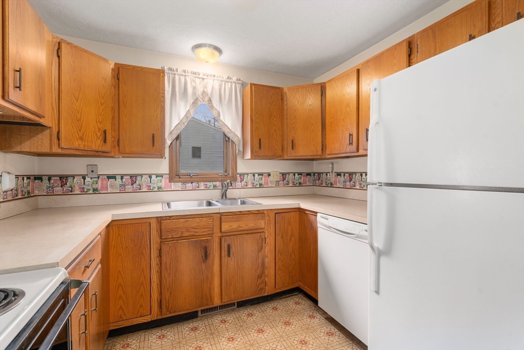 60 Londonderry Road, Unit 60 Grafton, MA 01519 - Photo 4 of 24 Gallery Image 4