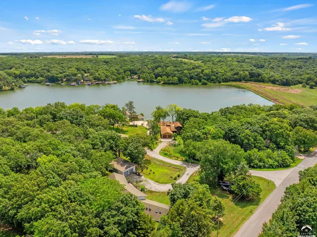 $379,950 | 4815 Cheyenne Lane, McLouth, KS 66054