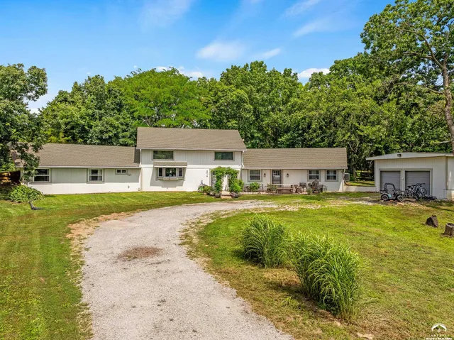 $379,950 | 4815 Cheyenne Lane, McLouth, KS 66054