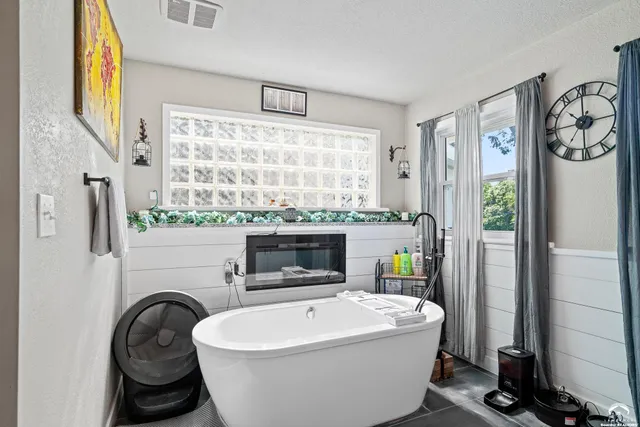 $379,950 | 4815 Cheyenne Lane, McLouth, KS 66054