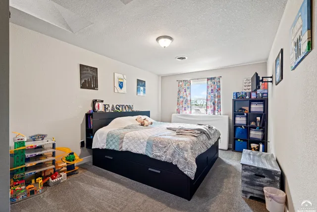 $379,950 | 4815 Cheyenne Lane, McLouth, KS 66054