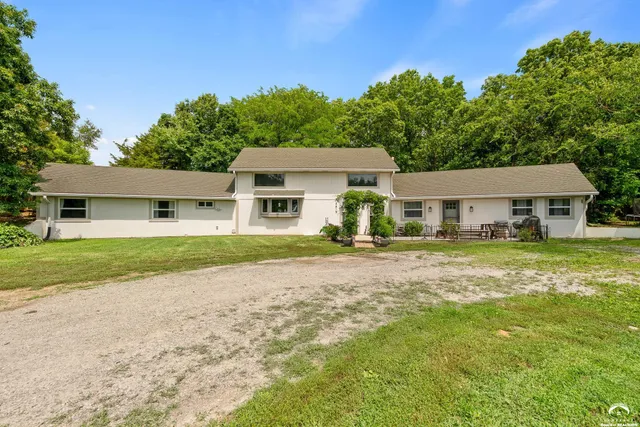 $379,950 | 4815 Cheyenne Lane, McLouth, KS 66054