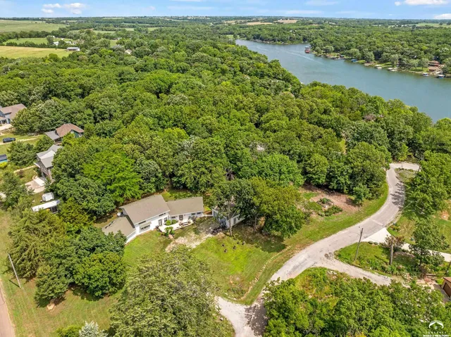 $379,950 | 4815 Cheyenne Lane, McLouth, KS 66054