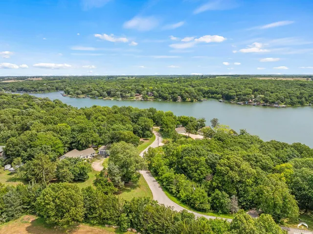 $379,950 | 4815 Cheyenne Lane, McLouth, KS 66054