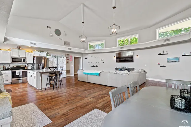 $379,950 | 4815 Cheyenne Lane, McLouth, KS 66054