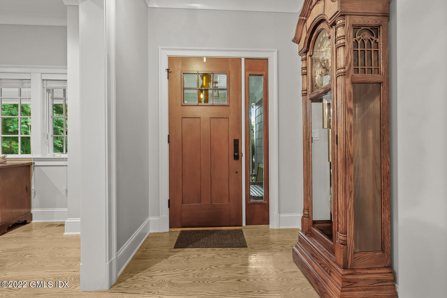 24 Neil Lane Riverside, CT 06878 - Photo 2 of 36 an entryway with a door