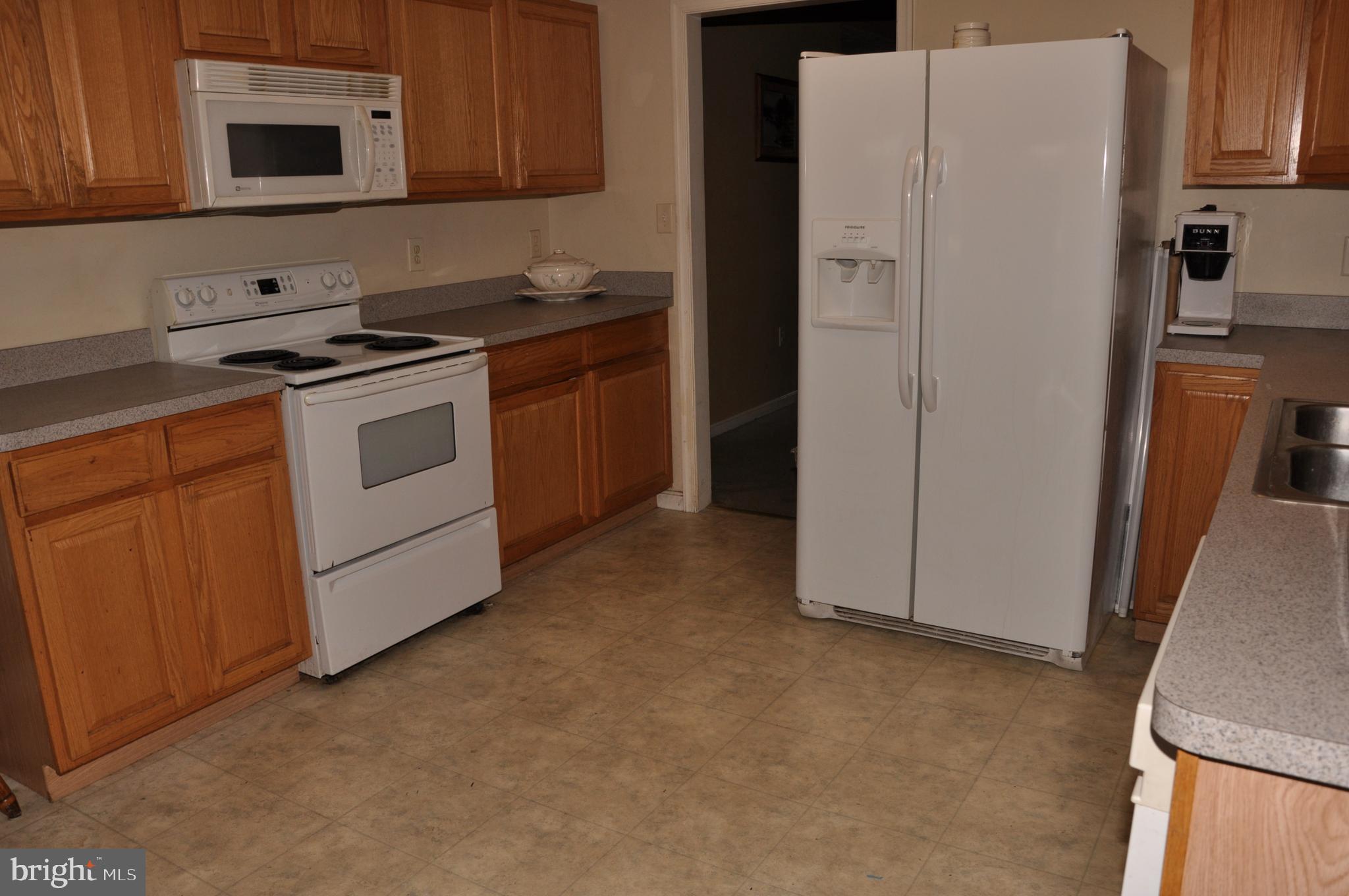 92 River Bend Road Kearneysville, WV 25430 - Photo 11 of 27 Kitchen