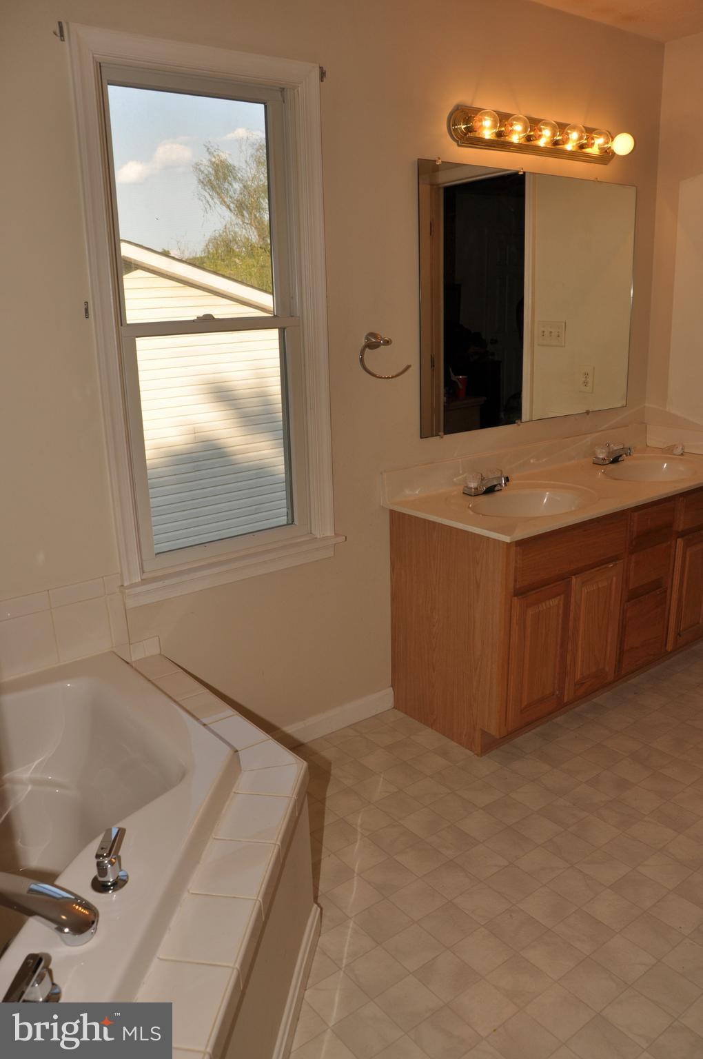 92 River Bend Road Kearneysville, WV 25430 - Photo 22 of 27 Master Bath