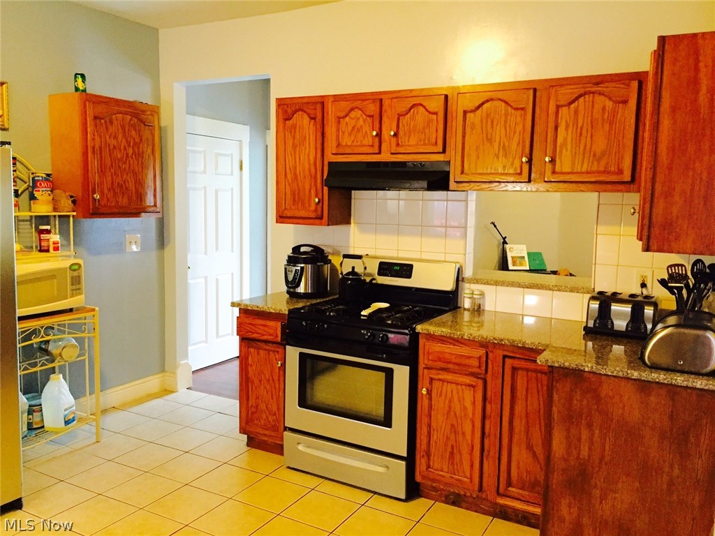 1615 Holyrood Road Cleveland, OH 44106 - Photo 10 of 24 Gallery Image 10