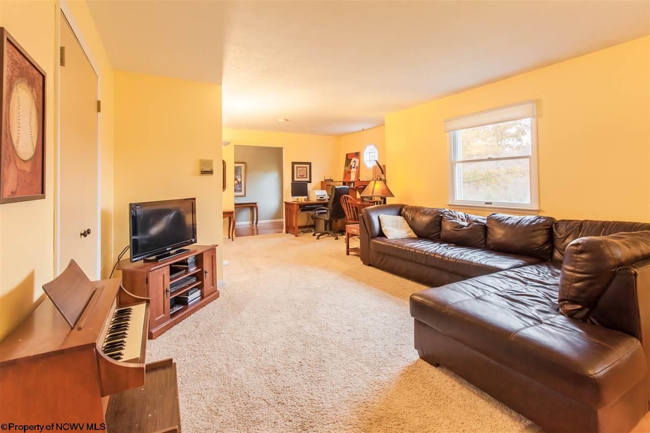 205 Horseshoe Road Morgantown, WV 26508 - Photo 9 of 20 Gallery Image 9