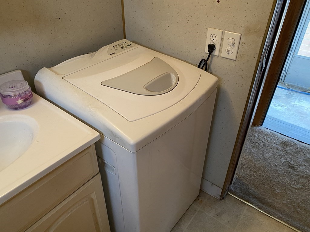 51 Rest Way Springfield, MA 01119 - Photo 11 of 11 a utility room with dryer and washer