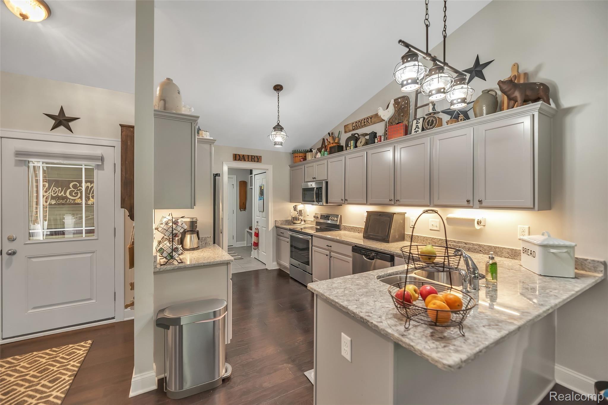 103 Sedum Road Howell, MI 48843 - Photo 6 of 30 Spacious Kitchen With Lots Of Cupboard and Counter Space Flowing With Pretty Granite