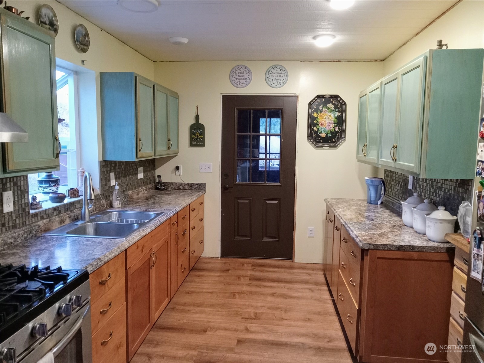 16 King Road Tonasket, WA 98855 - Photo 20 of 34 a large kitchen with stainless steel appliances granite countertop a sink stove and refrigerator