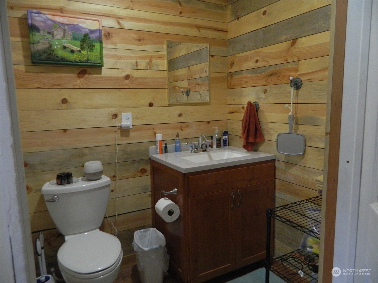 16 King Road Tonasket, WA 98855 - Photo 22 of 34 a bathroom with a toilet sink and mirror
