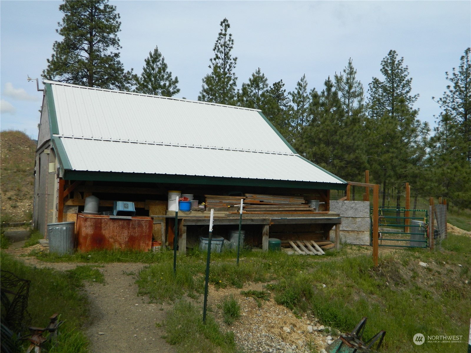 16 King Road Tonasket, WA 98855 - Photo 3 of 34 a view of a small house