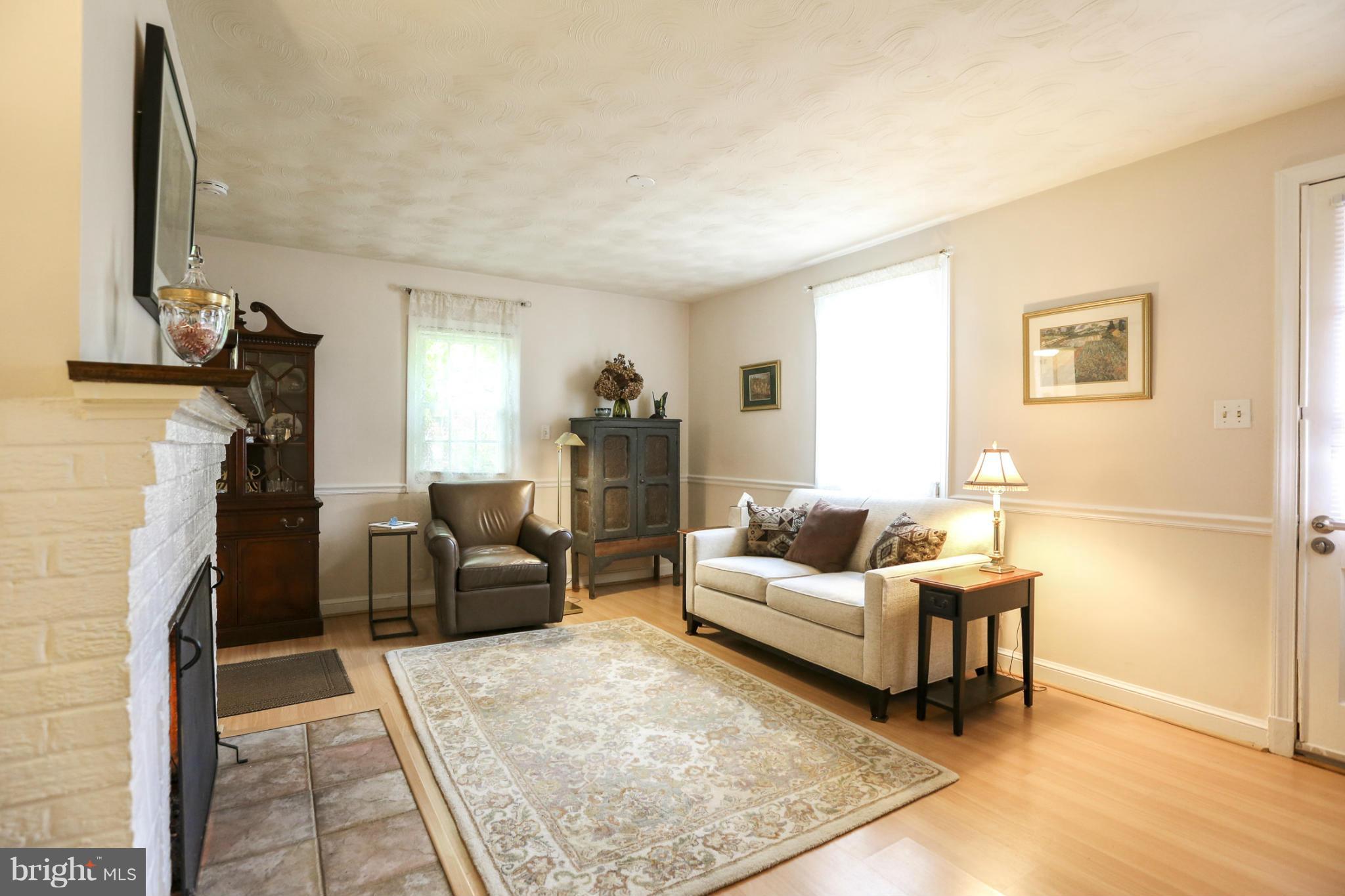 3006 Collins Avenue Silver Spring, MD 20902 - Photo 22 of 30 Living Room