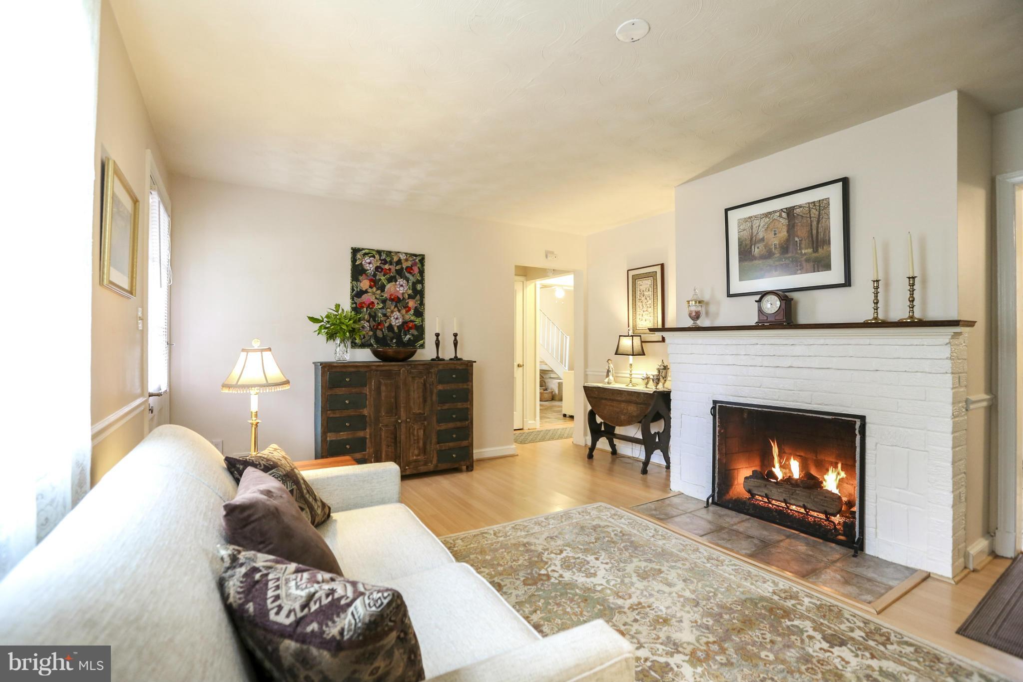 3006 Collins Avenue Silver Spring, MD 20902 - Photo 23 of 30 Living Room