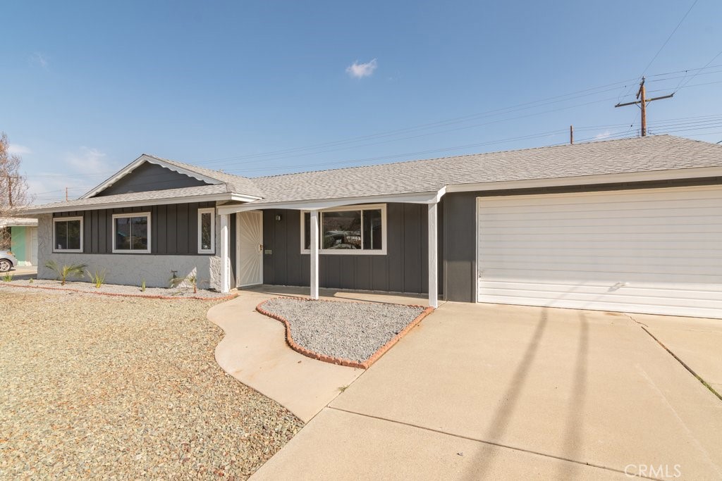 28548 Middlebury Way Menifee, CA 92586 - Photo 2 of 15 a house view with a outdoor space