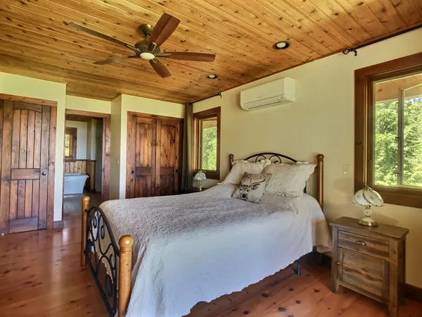 $1,279,000 | 1099 East Shore Road, Isle La Motte, VT 05463