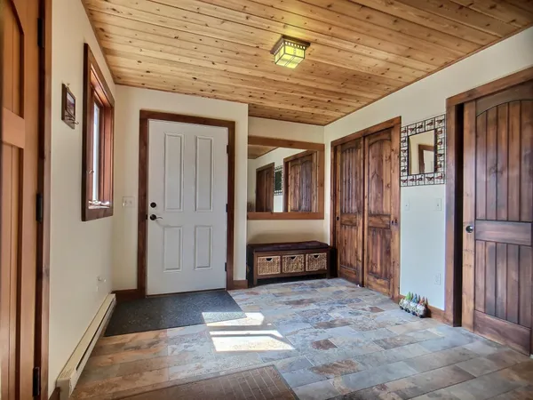 $1,279,000 | 1099 East Shore Road, Isle La Motte, VT 05463