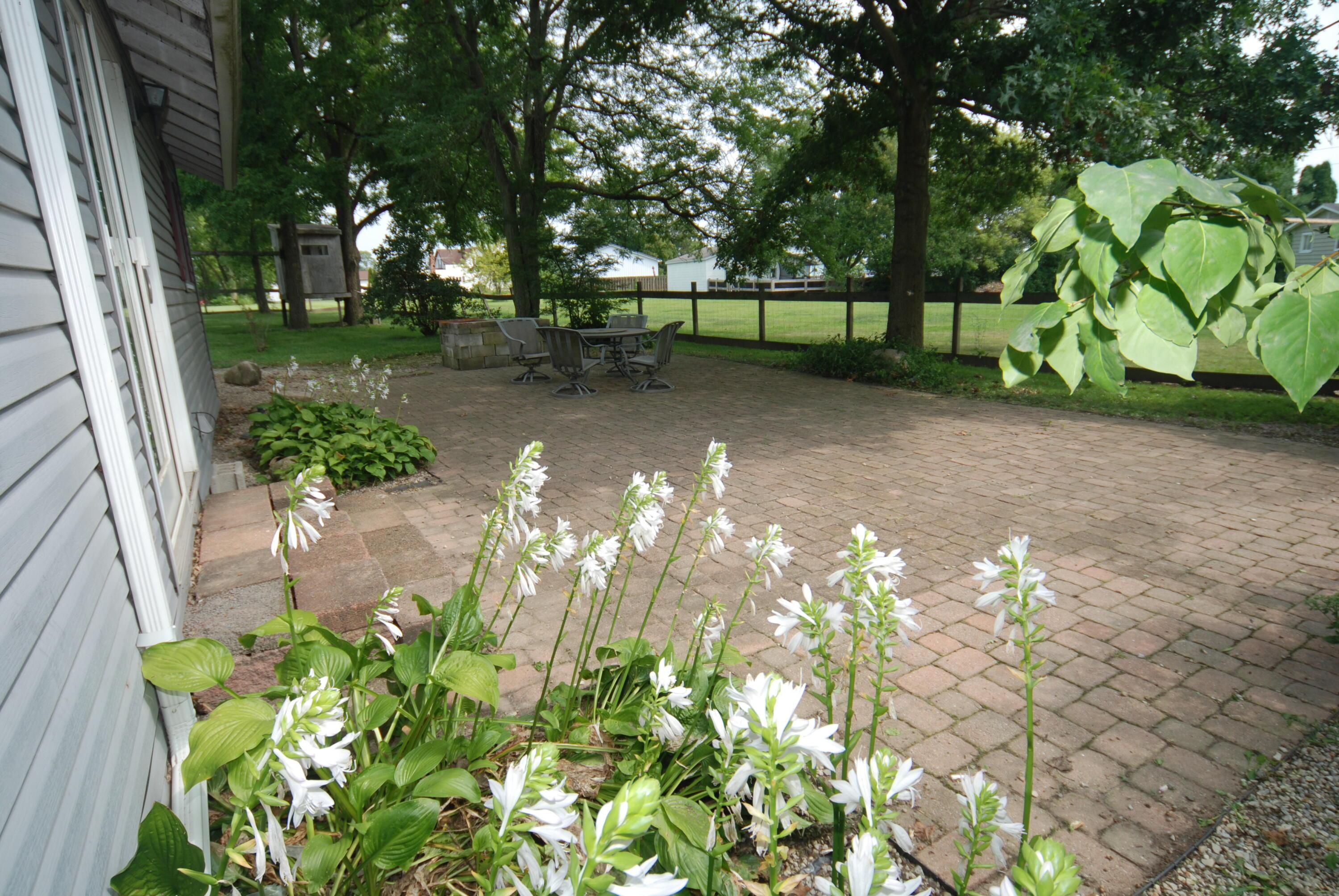 4858 Hedley Road Radnor, OH 43066 - Photo 13 of 24 fire pit