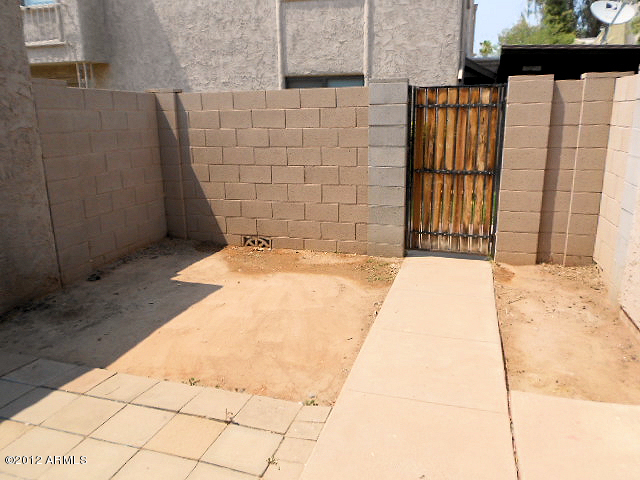 600 South Dobson Road, Unit 48 Mesa, AZ 85202 - Photo 12 of 19 front courtyard area