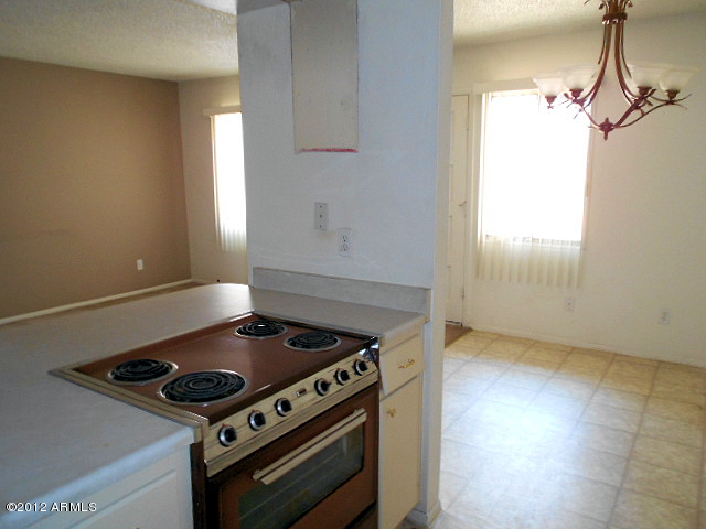 600 South Dobson Road, Unit 48 Mesa, AZ 85202 - Photo 5 of 19 kitchen and dining area