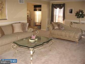 1 Oak Leaf Road Sicklerville, NJ 08081 - Photo 3 of 12 Living Room