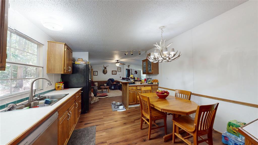 670 Arbin Culpepper Road Jonesboro, LA 71251 - Photo 11 of 17 a kitchen that has a table and chairs in it