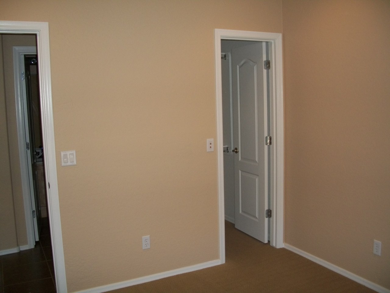 6631 South Classic Way Gilbert, AZ 85298 - Photo 13 of 40 Bdrm 1 downstairs w/ full bath adjacent