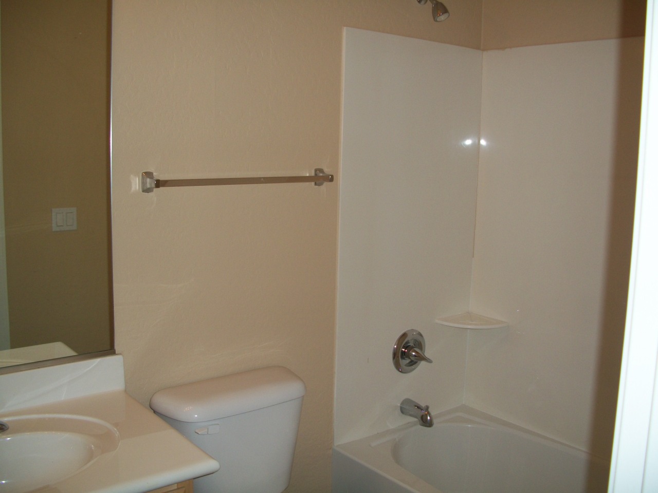 6631 South Classic Way Gilbert, AZ 85298 - Photo 14 of 40 Full bath outside of bdrm 1 downstairs