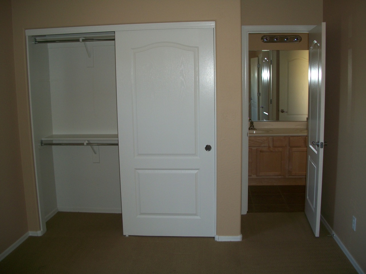 6631 South Classic Way Gilbert, AZ 85298 - Photo 23 of 40 Jack & Jill bedroom 4