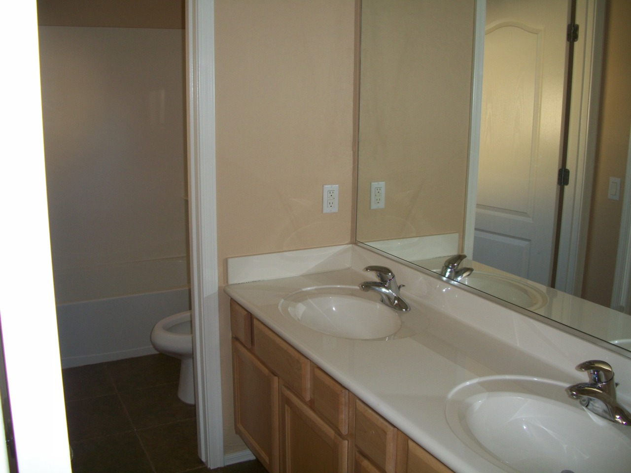 6631 South Classic Way Gilbert, AZ 85298 - Photo 24 of 40 Jack & Jill bathroom (#3)