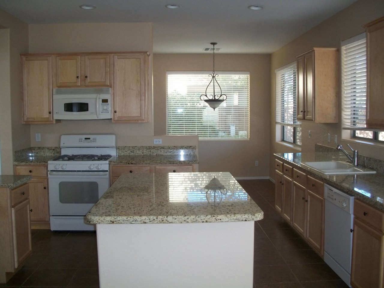 6631 South Classic Way Gilbert, AZ 85298 - Photo 10 of 40 Kitchen overview