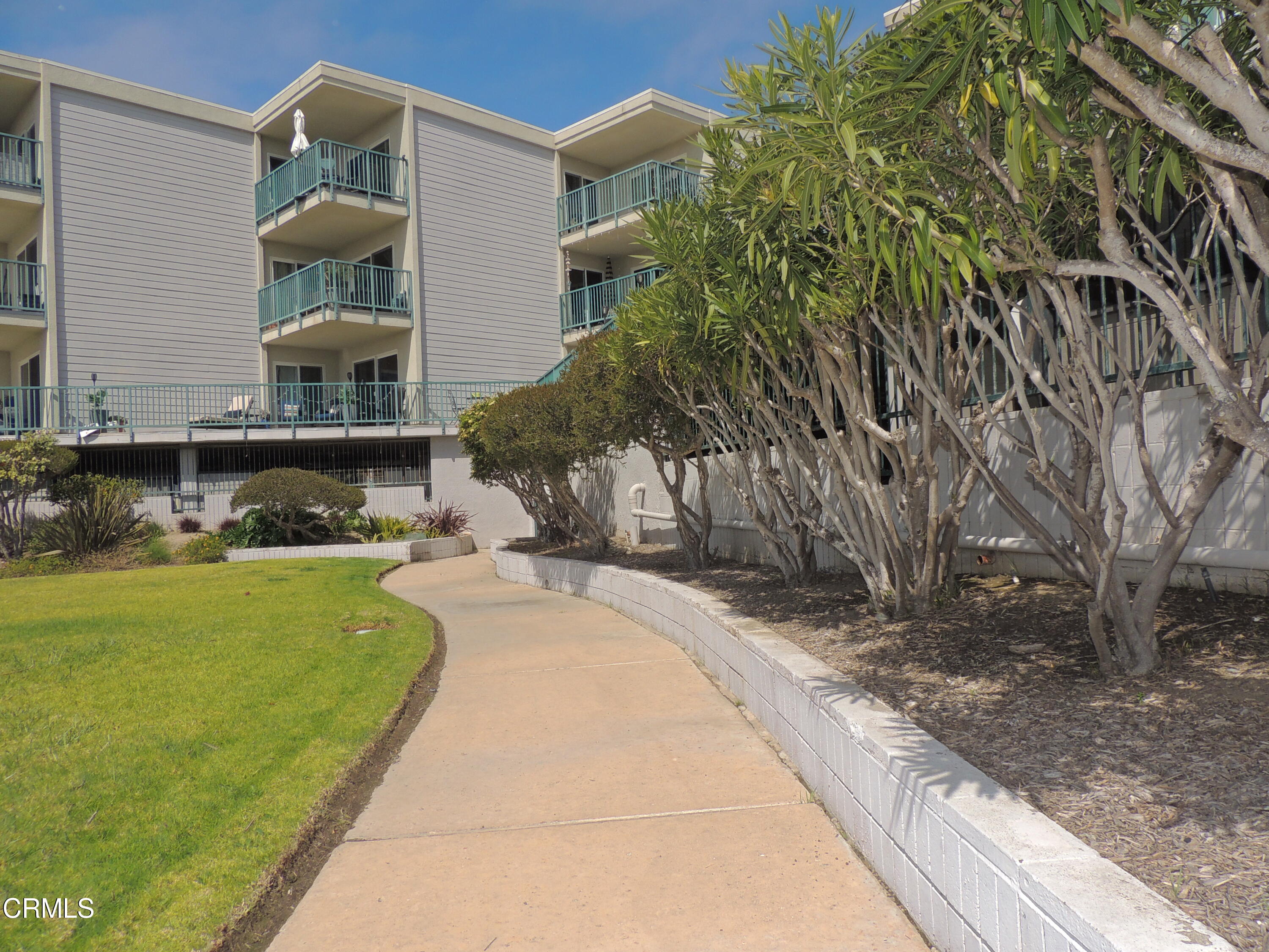 2901 Peninsula Road, Unit 237 Oxnard, CA 93035 - Photo 22 of 35 a front view of a house with a garden