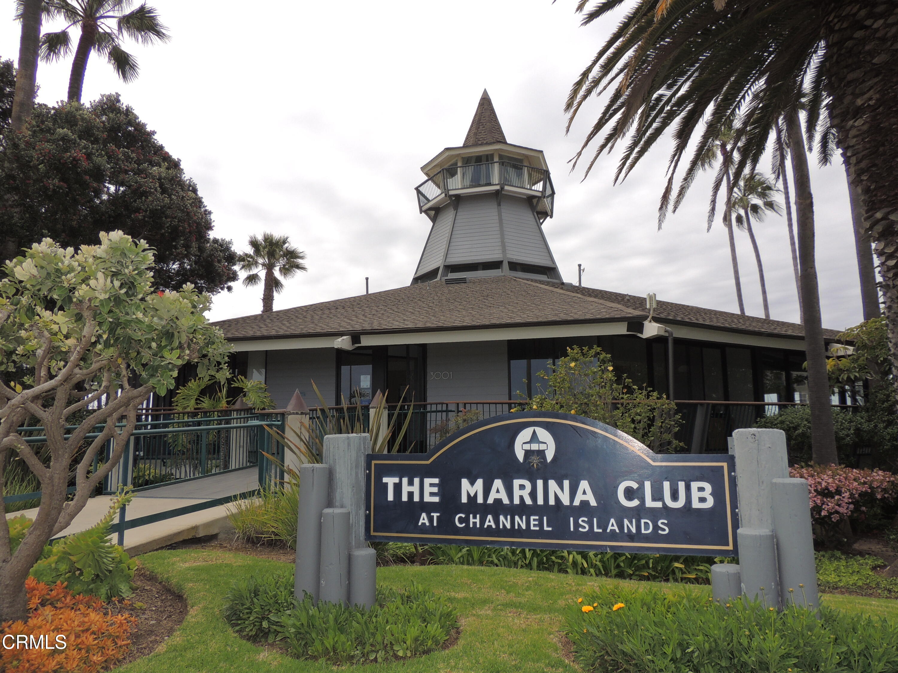 2901 Peninsula Road, Unit 237 Oxnard, CA 93035 - Photo 26 of 35 a front view of a house with garden