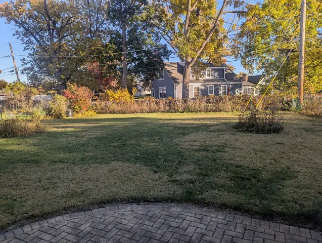 $365,000 | 543 Columbia Avenue, Des Plaines, IL 60016