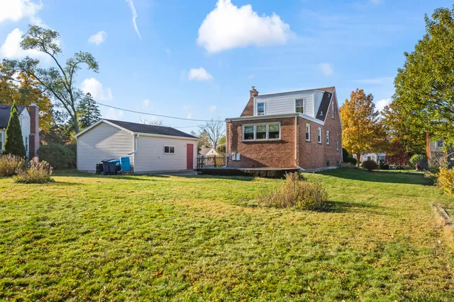 $365,000 | 543 Columbia Avenue, Des Plaines, IL 60016