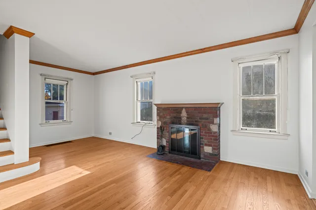 $365,000 | 543 Columbia Avenue, Des Plaines, IL 60016