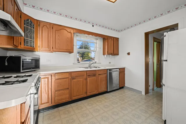 $365,000 | 543 Columbia Avenue, Des Plaines, IL 60016