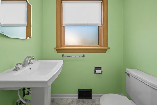 $365,000 | 543 Columbia Avenue, Des Plaines, IL 60016