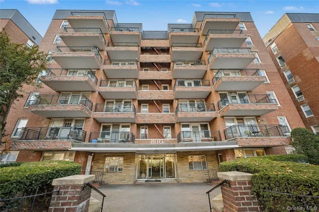 $329,000 | 800 Ocean Parkway, Unit 3K | Midwood