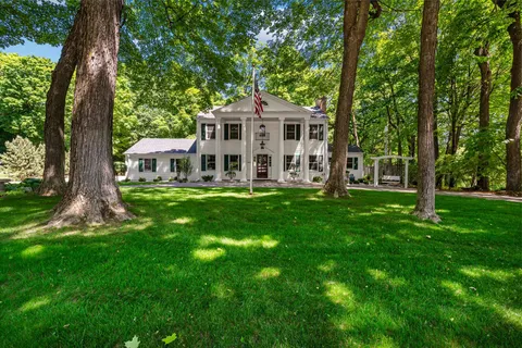 $1,100,000 | 1330 Urbandale Lane North, Plymouth, MN 55447