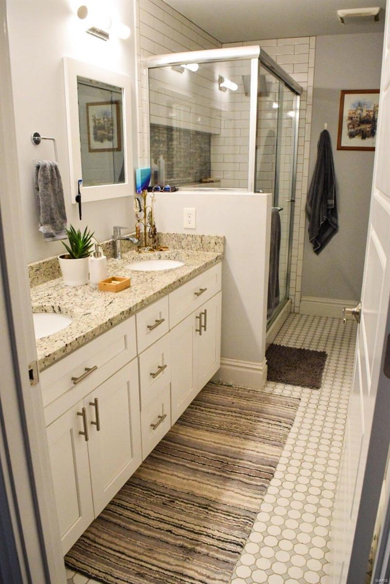 1830 Russell Boulevard St. Louis, MO 63104 - Photo 8 of 16 Gallery Image 8