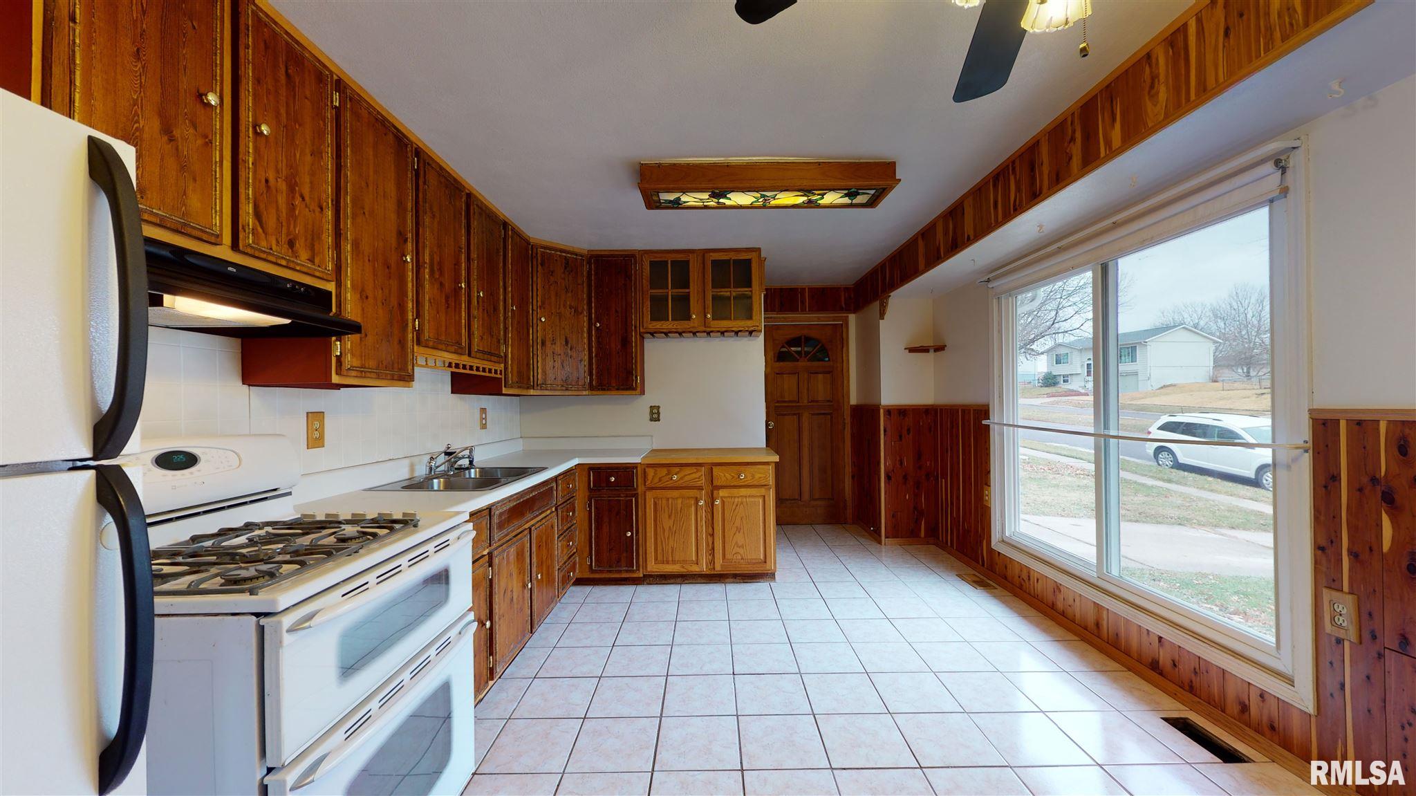 605 Joliet Road Marquette Heights, IL 61554 - Photo 11 of 30 Gallery Image 11