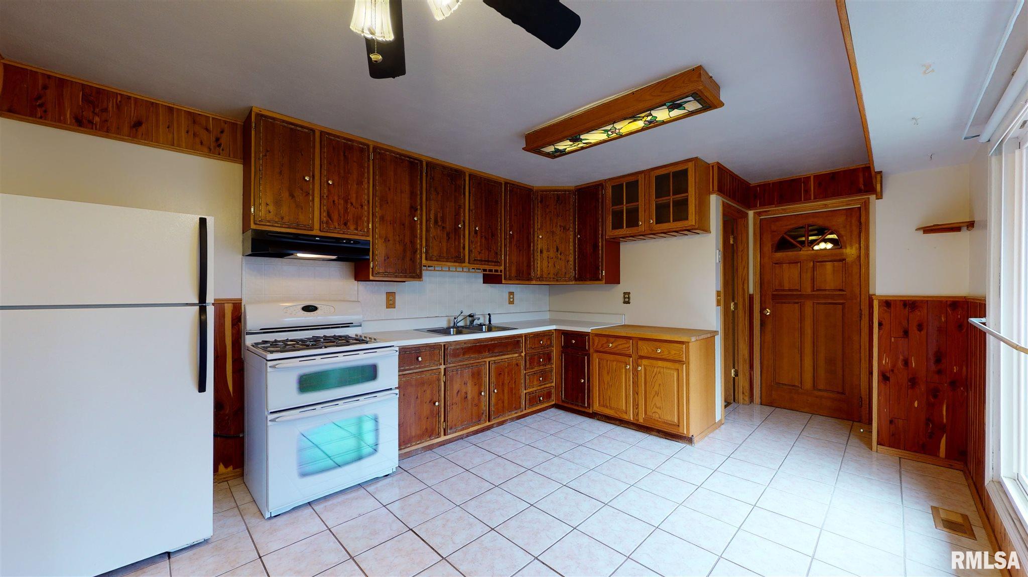 605 Joliet Road Marquette Heights, IL 61554 - Photo 12 of 30 Gallery Image 12