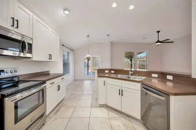 $2,100 | 13913 Gallant Fox Court, Fort Worth, TX 76262