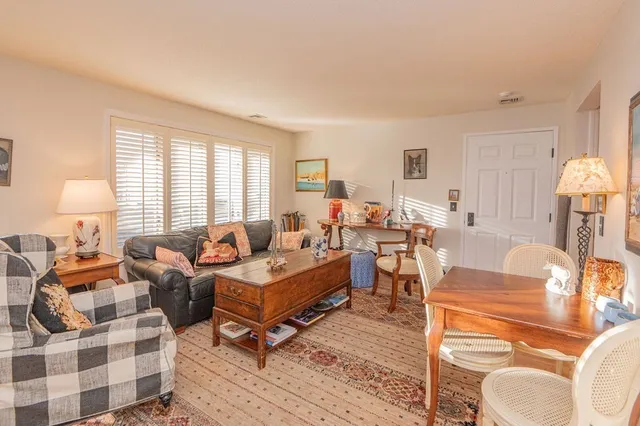 $2,800 | 432 Humphrey Street, Unit 9, Swampscott, MA 01907